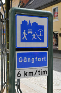Traffic sign with 'walking pace' in Swedish.